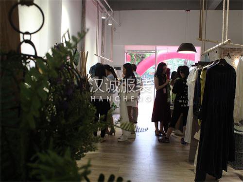 女装品牌茵曼