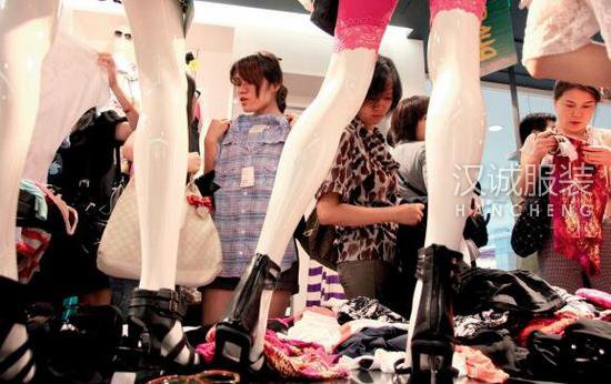 80后捧起来的H&M、GAP不行了 沦为打折大卖场