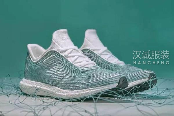 adidas承诺要生产1百万双以海洋废弃物为原料的跑鞋