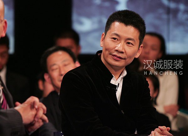 周成建辞职 女儿胡佳佳现身美邦服饰股东会